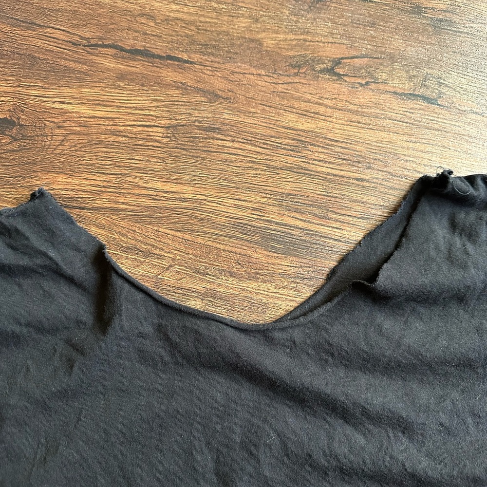 1X Black Friends Graphic T-Shirt cut off neck - Picture 4 of 4